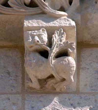 Фрагмент декора церкви св. Петра в Фонтен д’Озийяк (Fontaines d’Ozillac), департамент Приморская Шаранта (Charente-Maritime), Франция.