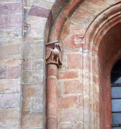 Окно собора в Шпейере (Speyer), Германия.