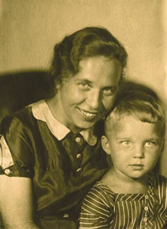 Grandmother Elena with his father in 1934...