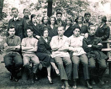 studygroup grandfather Moses Naumovich. He sits second on the right. Sad pun: few of these students in the near future not sit...