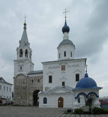 The preserved part of the Palace in Bogolyubovo – the staircase tower and the transition to the choir of the Church.